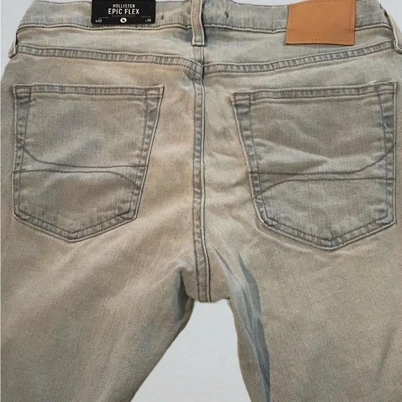 Brand New Hollister Slim Straight Light Wash Jeans - Picture 4 of 4